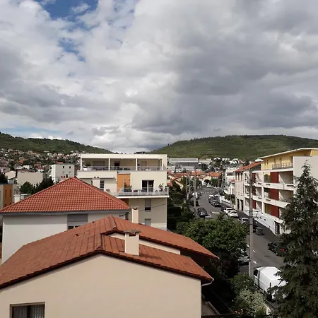 F2 Avec Vue, Proche Centre