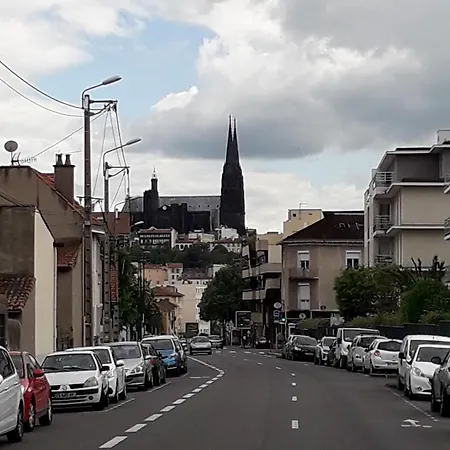 F2 Avec Vue, Proche Centre